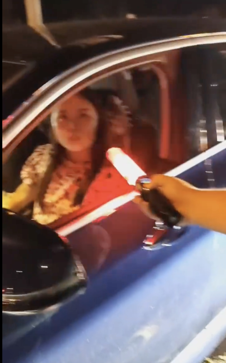 湖南宝马女司机撞人后拖行引众怒，律师：若女司机知情故意拖行，涉故意杀人罪