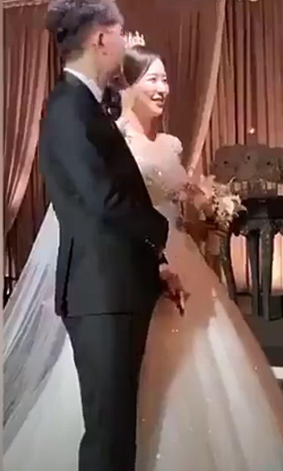 今天又是羡慕经纪人的一天！结个婚这么多明星合体助阵