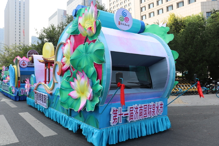 智博教育主题花车泉城闪耀
