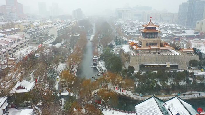 舜视频｜雪打花灯兆丰年 济南府小年喜迎今冬初雪