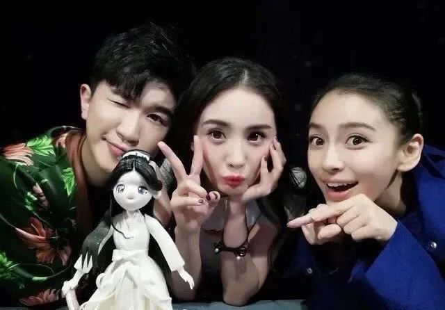 打手机、扔雨伞、黑脸，杨幂被质疑耍大牌到底冤不冤？