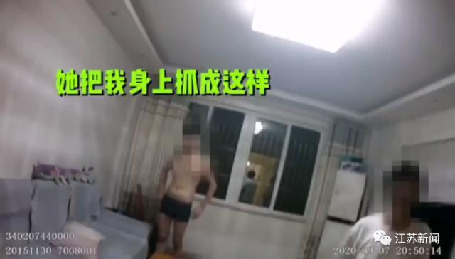 段子成真！孙子没完成作业奶奶揍儿子，儿子：妈妈天天打我
