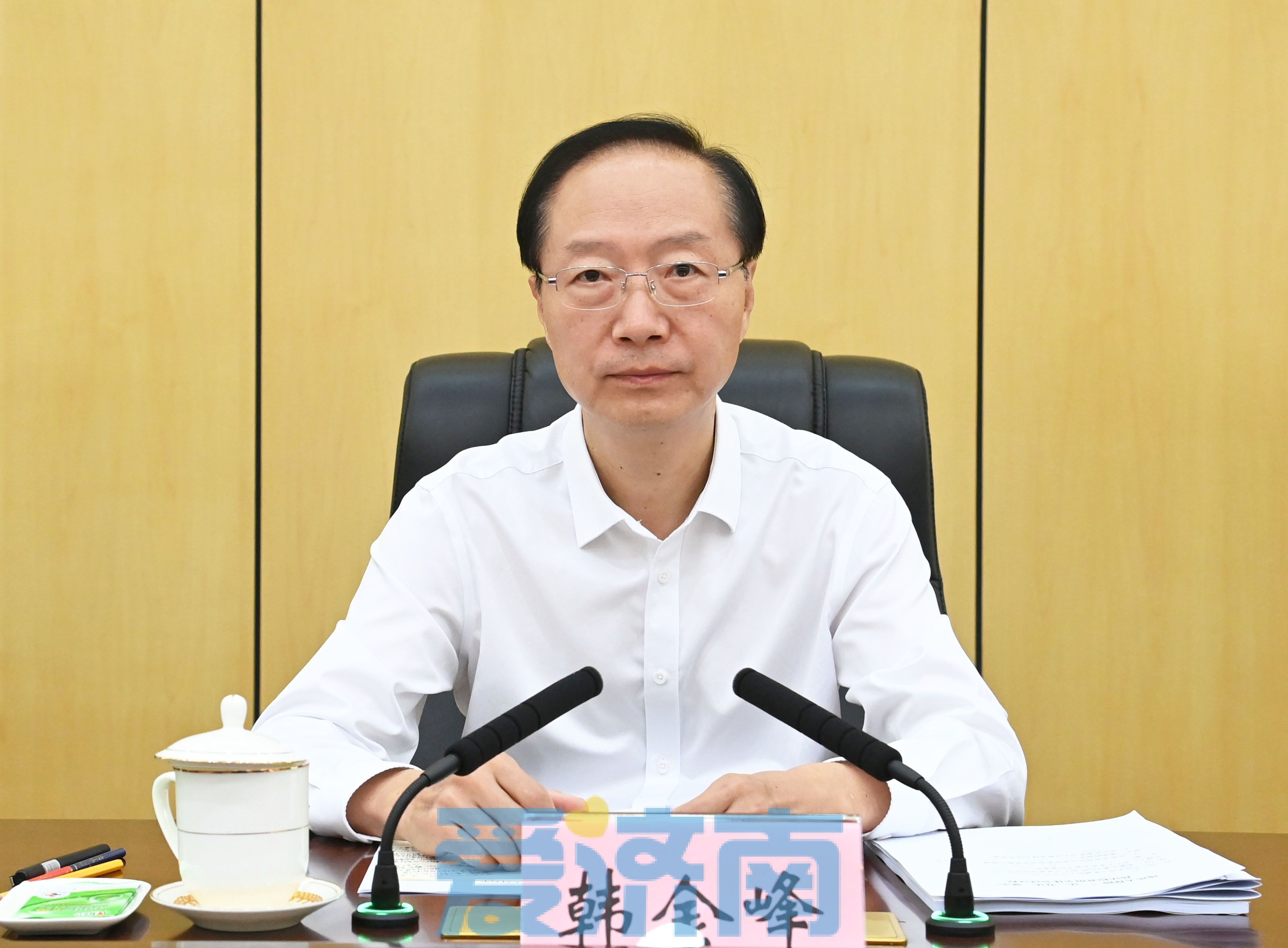 三 | 市人大常委会主任韩金峰出席会议并讲话,副主任黄贵利主持会议.