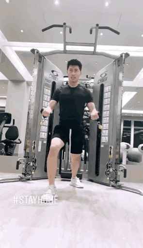 同居|何超莲窦骁疑已同居真的假的？赌王丧礼后何超莲高调秀恩爱暴露两人N多小秘密