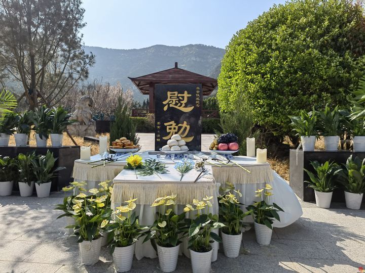 山东省暨济南市清明代祭仪式在玉函山安息园举行
