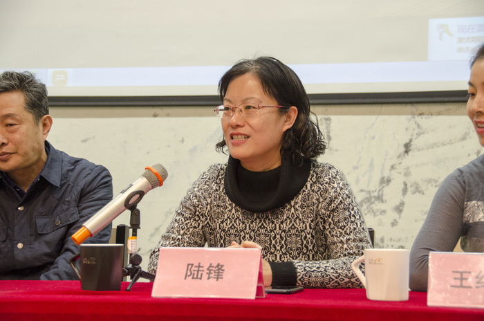 仪式中,燕山学校党委书记,校长陆锋和省美术馆党总支书记柳延春分别