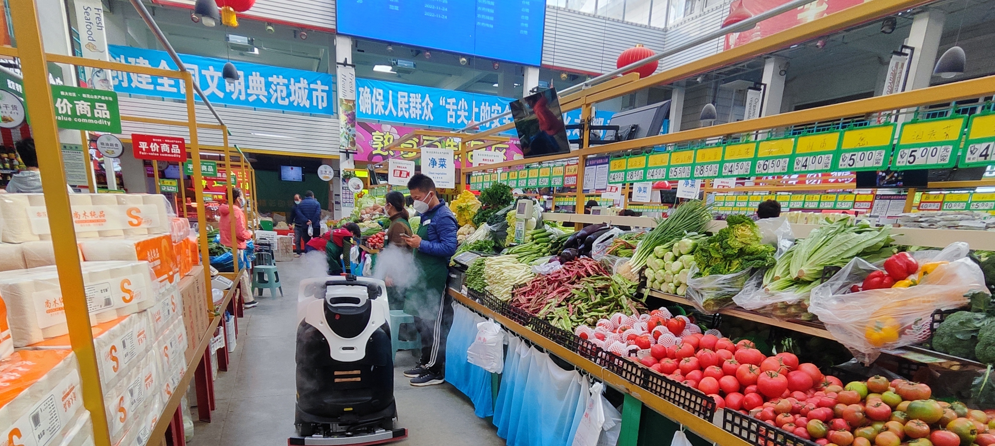 应对客流上升济南一社区菜市场用上智能消杀机器人