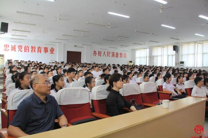凝聚亿万爱国心  章丘区"开学第一课"爱国主义教育主题宣讲实验中学