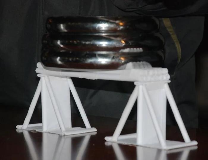 西堡小学科学拓展活动项目纸桥承重赛开始啦