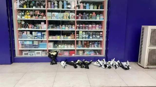 店家冤枉女孩偷文具，公开道歉就完了？法律人士解读