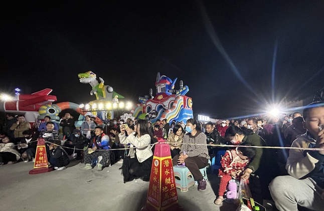 济南云锦夜市重启，“烟火气”升腾，网红店家赶来摆摊