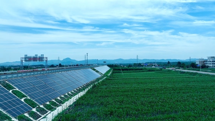 揭秘全国首条零碳+智慧高速：“黑科技”加持，过隧道不降速