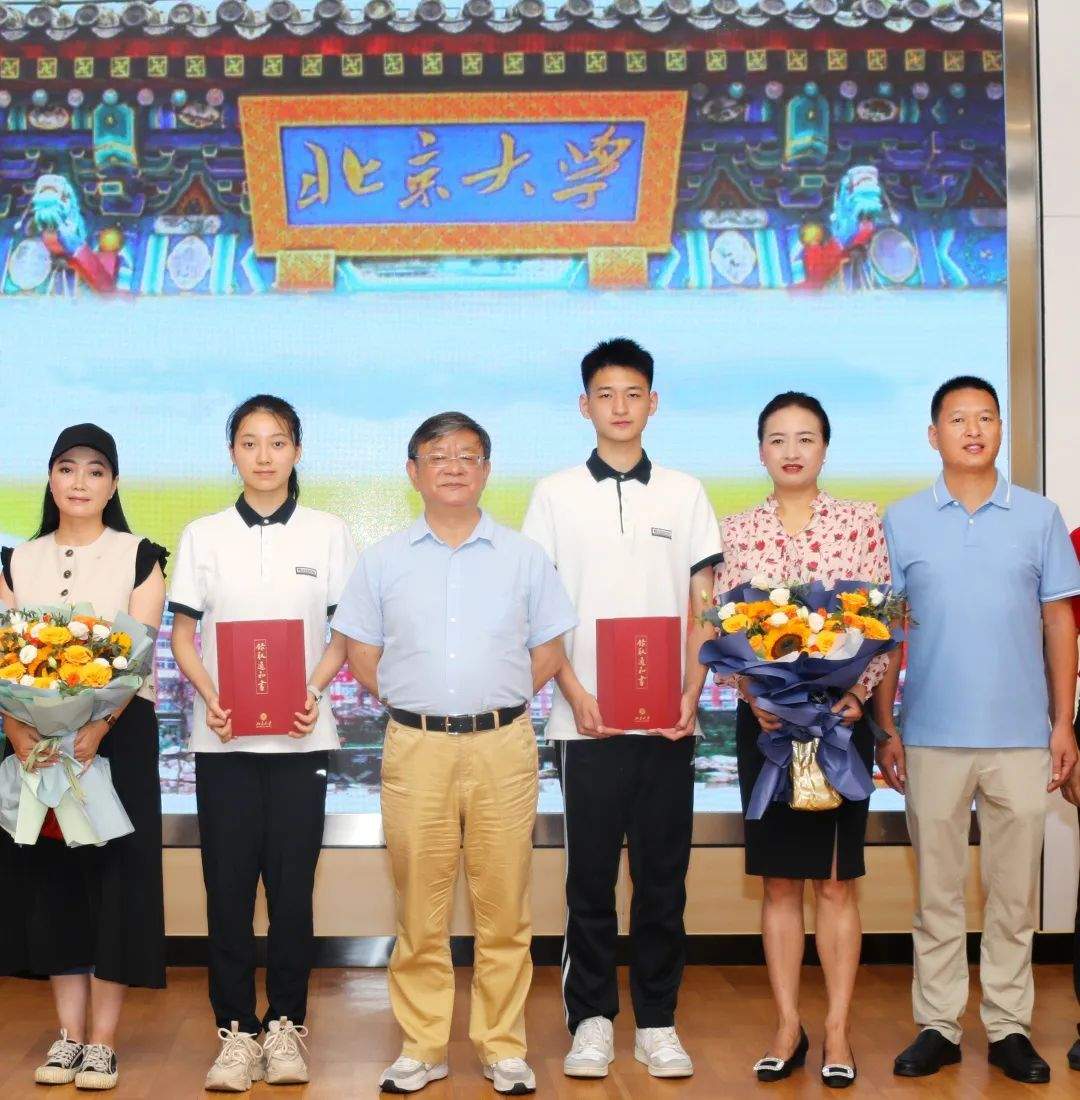 汶川大地震“敬礼娃娃”郎铮,收到北大录取通知书!