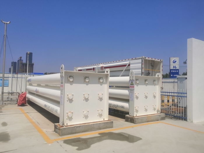 区,加氢区,营业控制区三部分,配备2台500kg氢气压缩机,18立方储氢瓶组