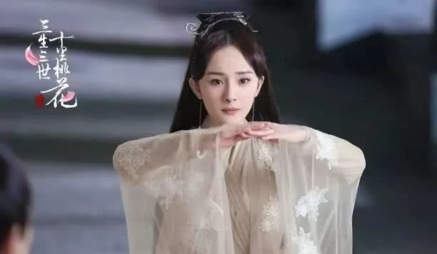 打手机、扔雨伞、黑脸，杨幂被质疑耍大牌到底冤不冤？