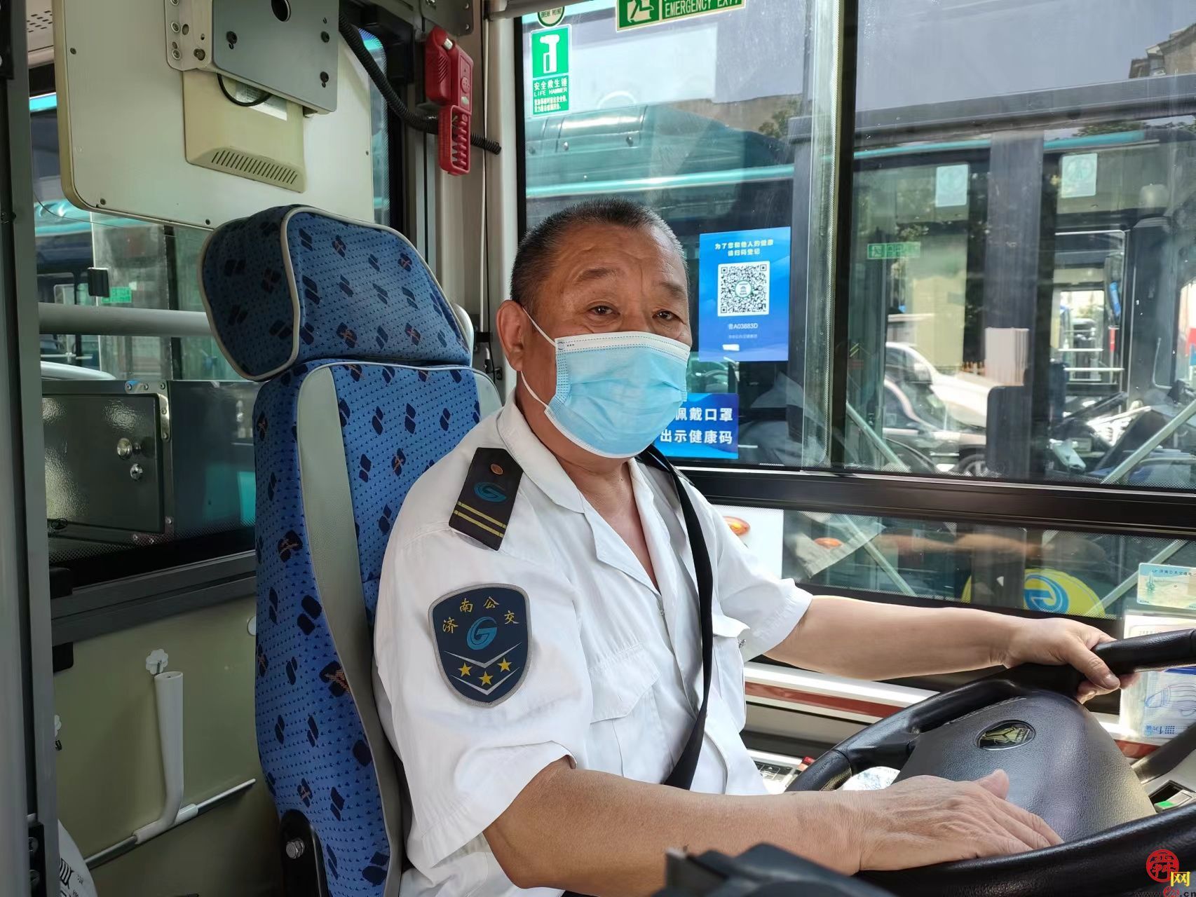44年老驾驶员情系济南公交安全行驶里程120万公里