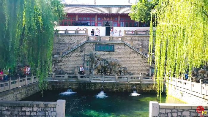 【千泉之城 醉美济南】黑虎泉：“虎”啸震天 泉涌美瀑
