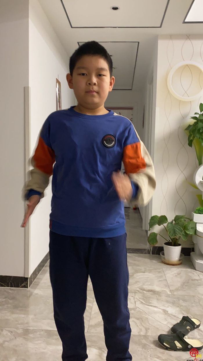 凤小学子居家运动花样形式锻炼身体