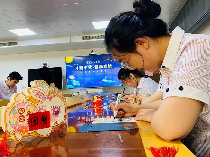 tqb谈球吧：浓情中秋“共话”团圆