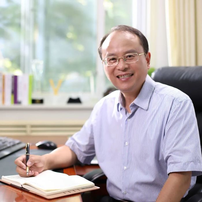 中国教育报点赞历城二中校长李新生:惟勤惟志 向新而生