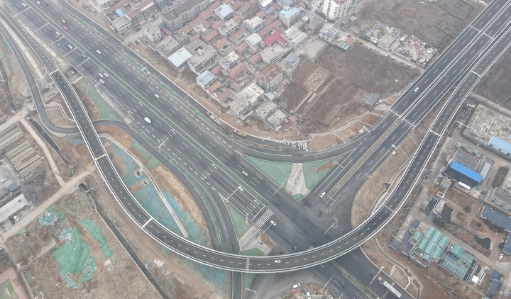 东西向高架及地面道路放开通行，仲宫互通立交桥全面启用