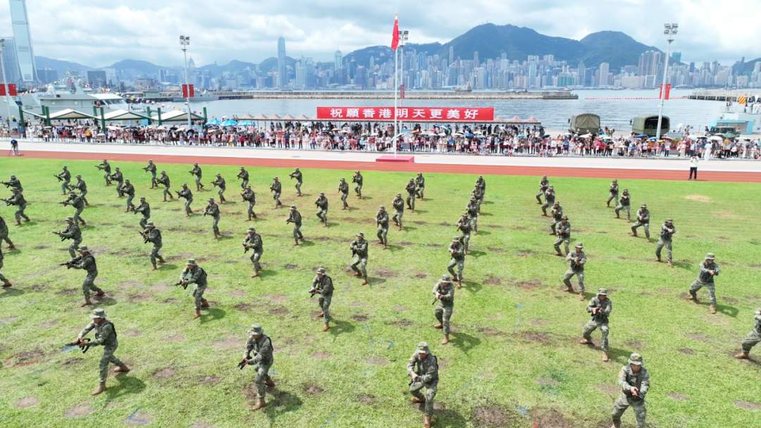 軍營開放情滿香江駐香港部隊2023年度七一軍營開放感人瞬間