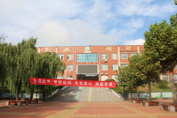 长清五中初一军训进行时