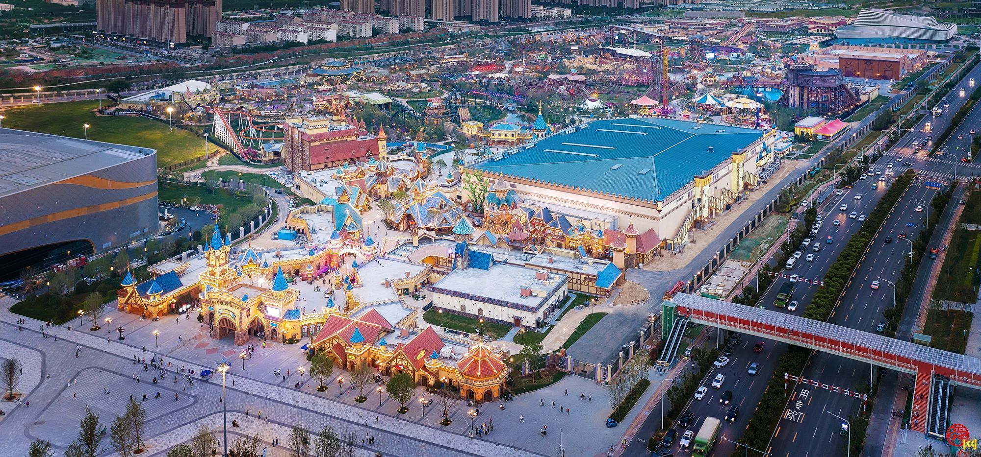 济南融创文旅城开业30天热度强劲客流突破253万人次销售客流再创新高