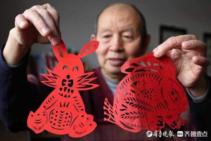 玉兔呈祥迎新春！济南72岁手艺人10个月创作150幅兔剪纸