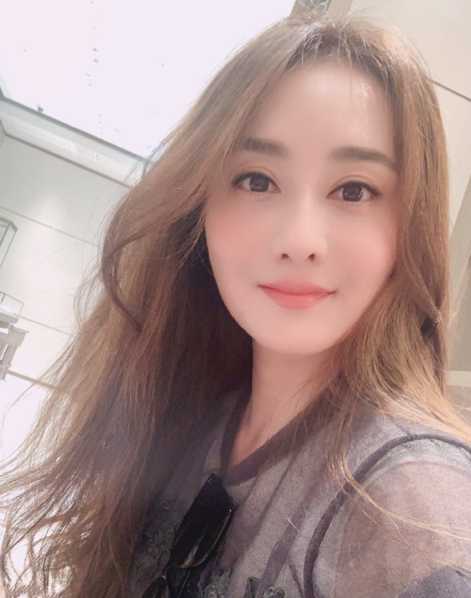 陈德容离婚后自拍晒近况 “汪紫菱”结束8年婚姻长跑后面色红润状态不错