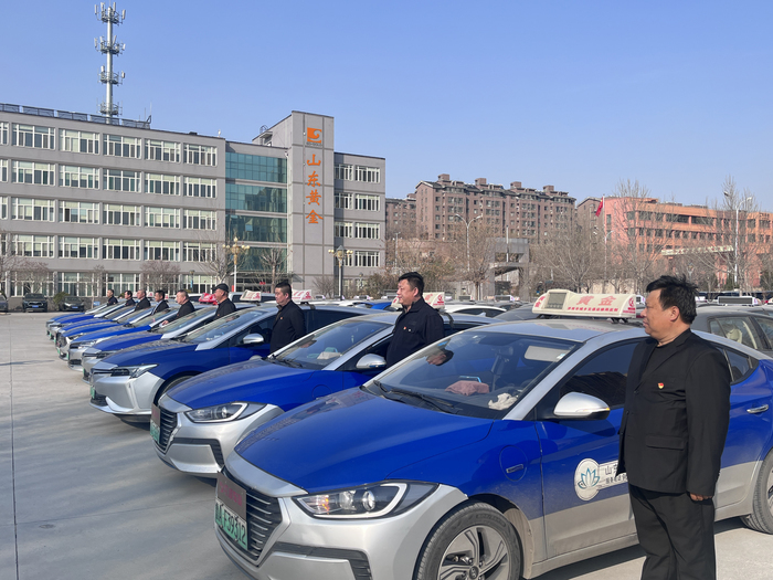 学雷锋日,济南这些乘客可免费乘坐黄金爱心出租车