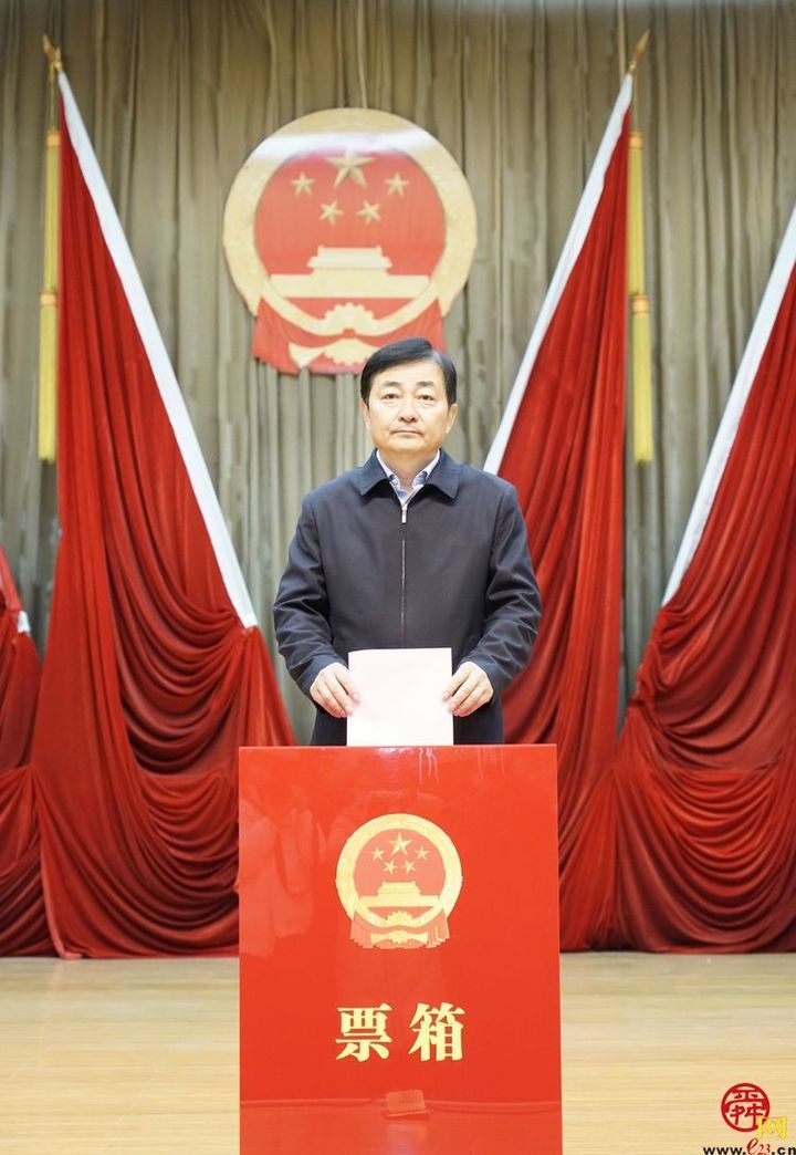 章丘区举行区镇两级人大代表换届选举