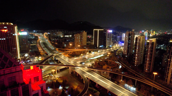 夜幕下的济南燕山立交桥灯光璀璨、美轮美奂
