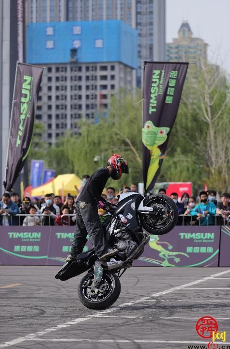 五一假期打开济南摩博会看各路名车赏特技盛宴