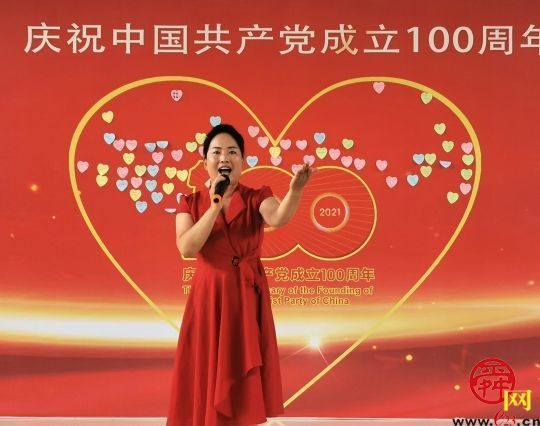 在"对党说句心里话"活动环节,大家在心愿卡上写下要对党说的心里话