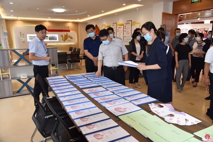 会议当天,与会人员还实地调研了槐荫区青年公园街道社工站,市中区魏