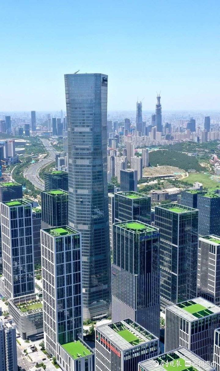 航拍济南两个第一高遥望经十路沿途高层建筑如雨后春笋