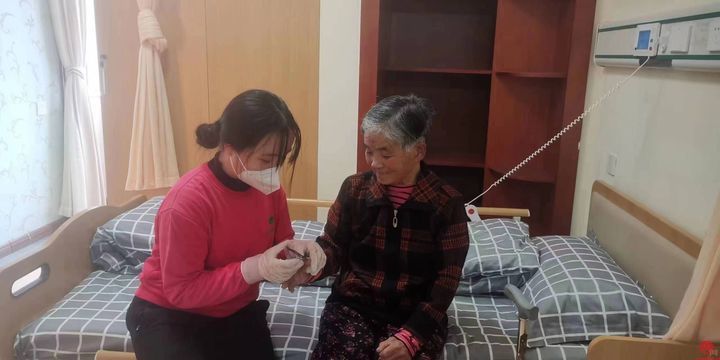 金龄健康彰显国企担当 主动接收孤寡老人入住养老中心