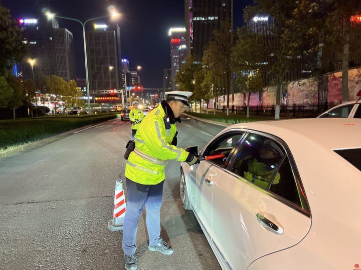 济南交警开展冬季常态化违法专项整治行动