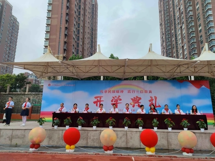 高新区海川中学旅游路校区传承民族精神践行三自教育