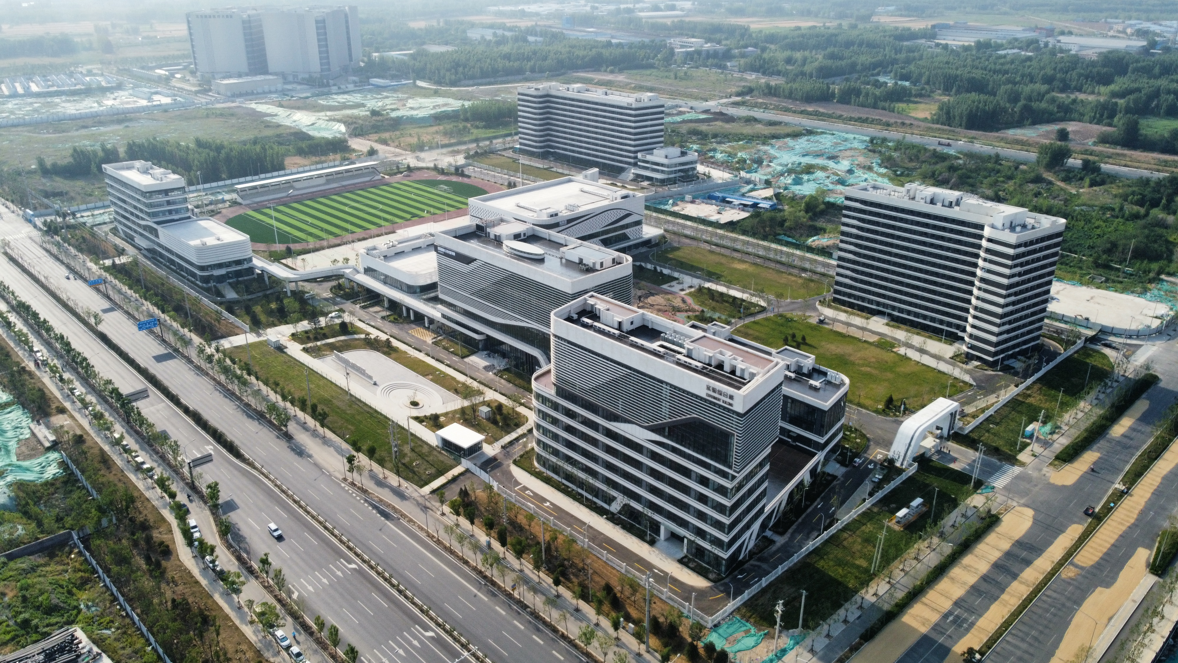 中医药大学国际眼科与视光医学院位于济南国际医学科学中心一线片区内