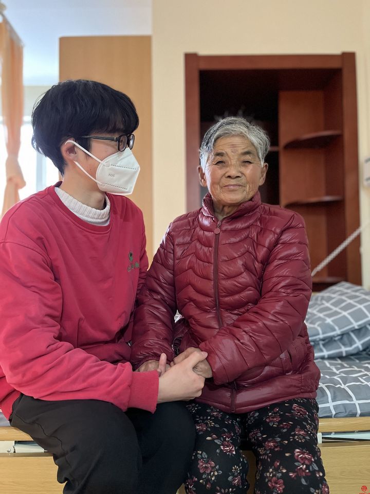 金龄健康彰显国企担当 主动接收孤寡老人入住养老中心