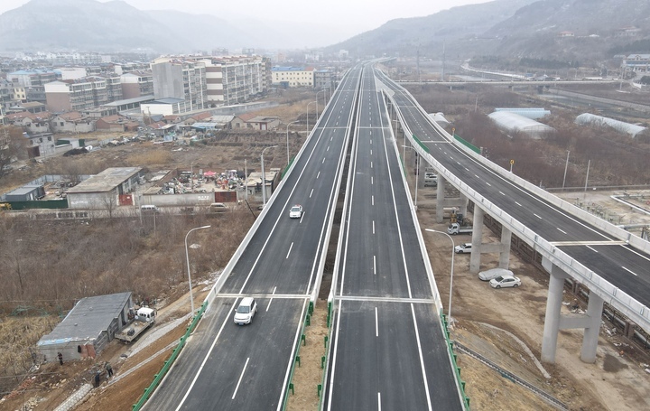 东西向高架及地面道路放开通行，仲宫互通立交桥全面启用