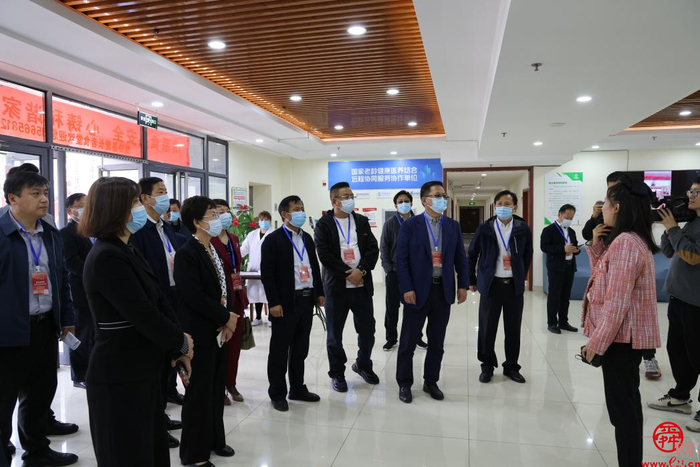 医养结合如何更好开展？“商量”调研组深入社区开展现场商量