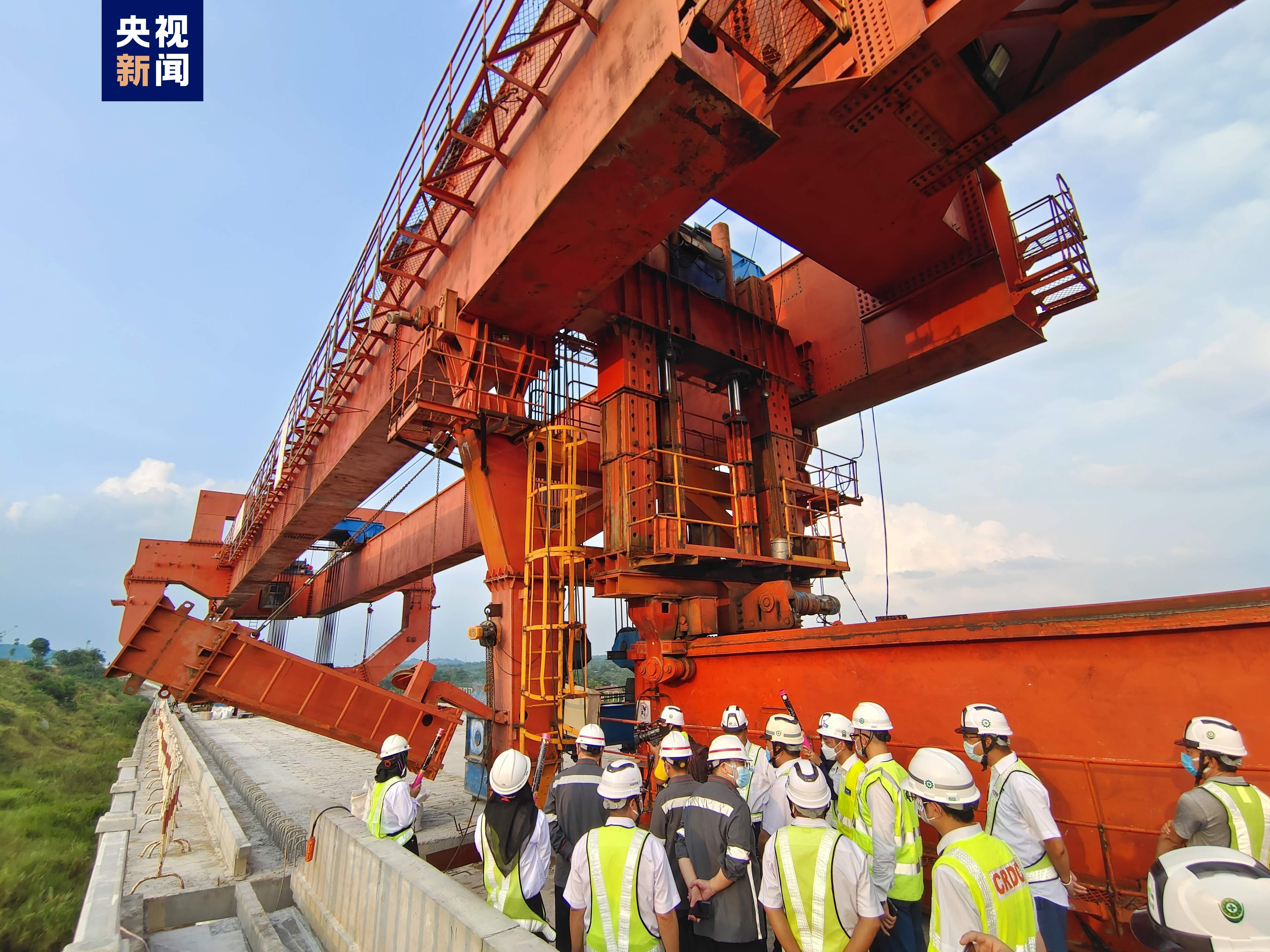 雅万高铁全线箱梁架设任务顺利完成铺轨通道全面打通