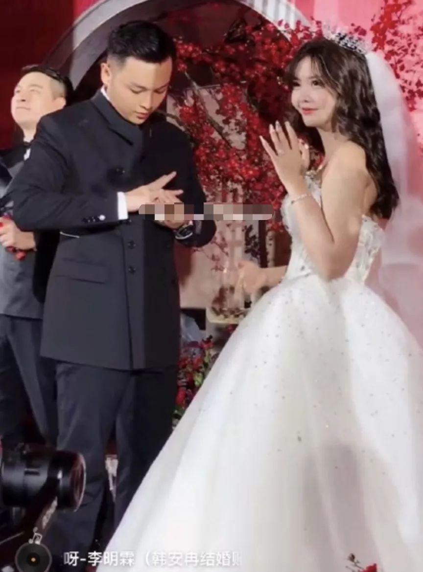 韩安冉小猪先生复婚 网友:对他们的骚操作又一次感到费解 