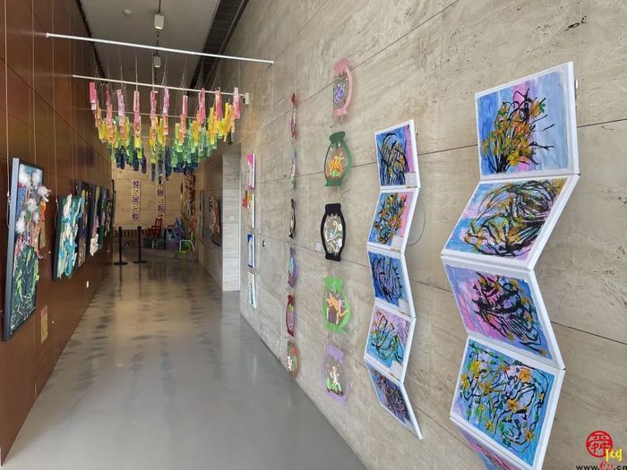 献给孩子们的1米高度画展济南市妇女儿童活动中心举办五彩润童年同心