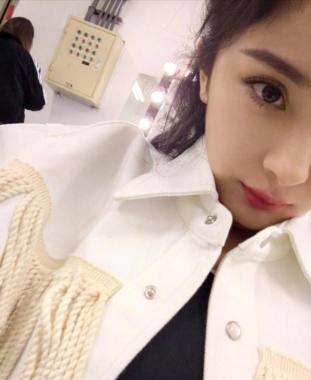 【吃瓜围观】杨幂当众挖鼻孔是怎么回事？究竟发生了什么事？