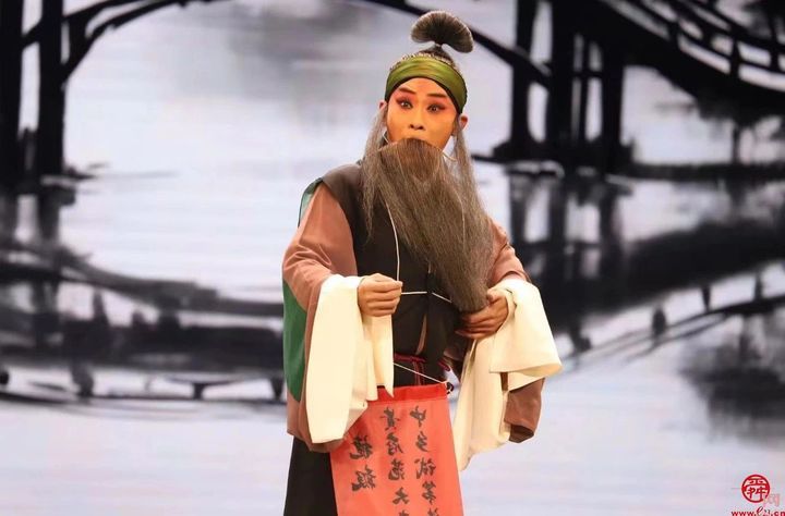 凝心聚力红梅折桂，群星闪耀一马当先