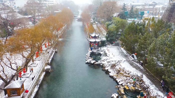舜视频｜雪打花灯兆丰年 济南府小年喜迎今冬初雪